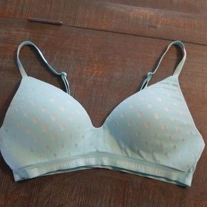 34B Victoria's Secret tshirt bra